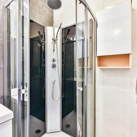 Cosy, Idealement Situe En Centre-ville *